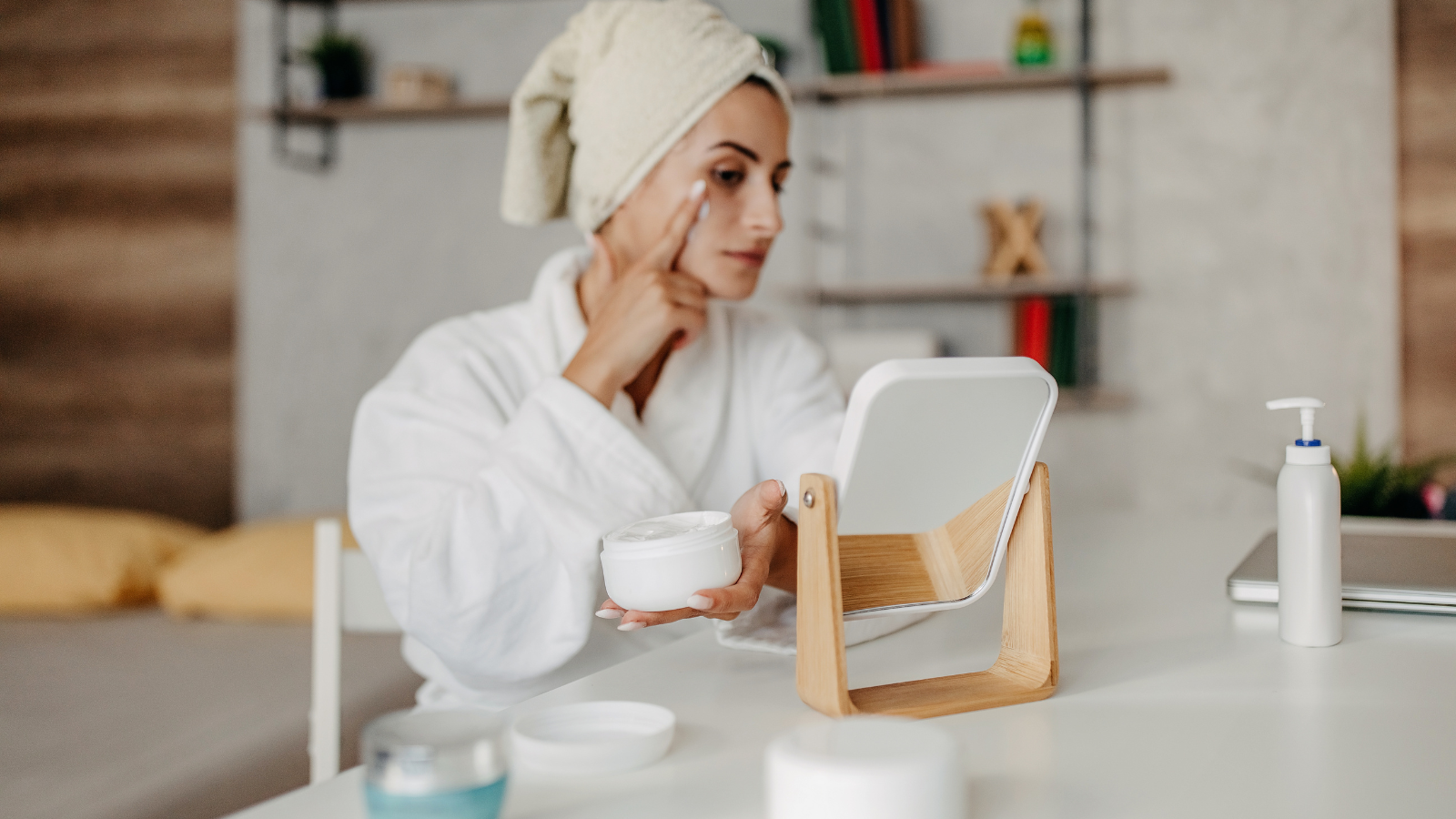 מה שמים קודם סרום או קרם לחות